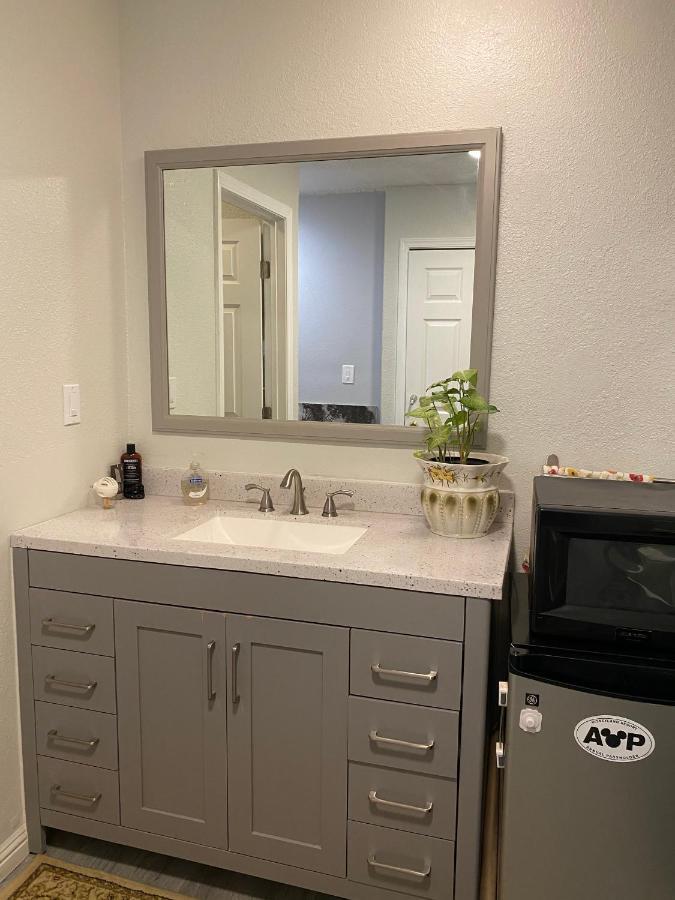 Private La Bedroom W Private Half-Bathroom - Ac - Wifi - Private Fridge -Smart Tv Los Angeles Buitenkant foto