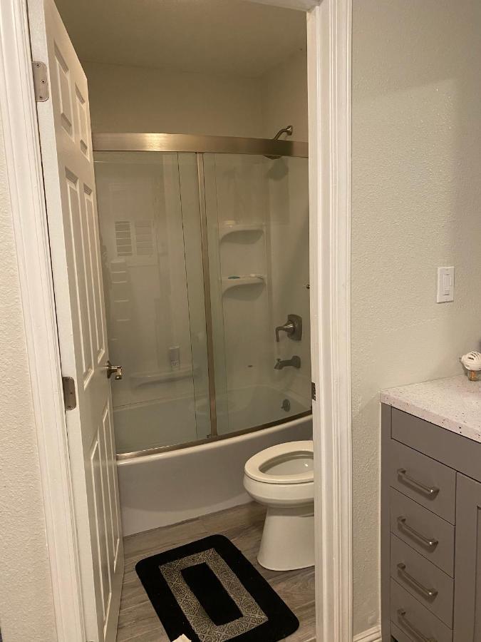 Private La Bedroom W Private Half-Bathroom - Ac - Wifi - Private Fridge -Smart Tv Los Angeles Buitenkant foto