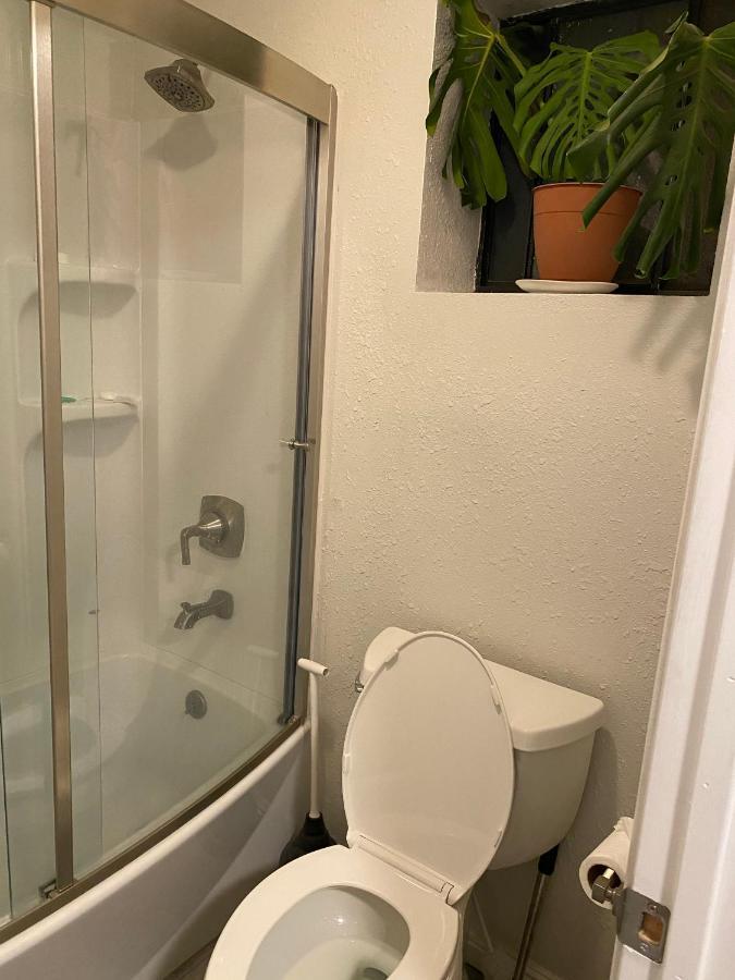Private La Bedroom W Private Half-Bathroom - Ac - Wifi - Private Fridge -Smart Tv Los Angeles Buitenkant foto